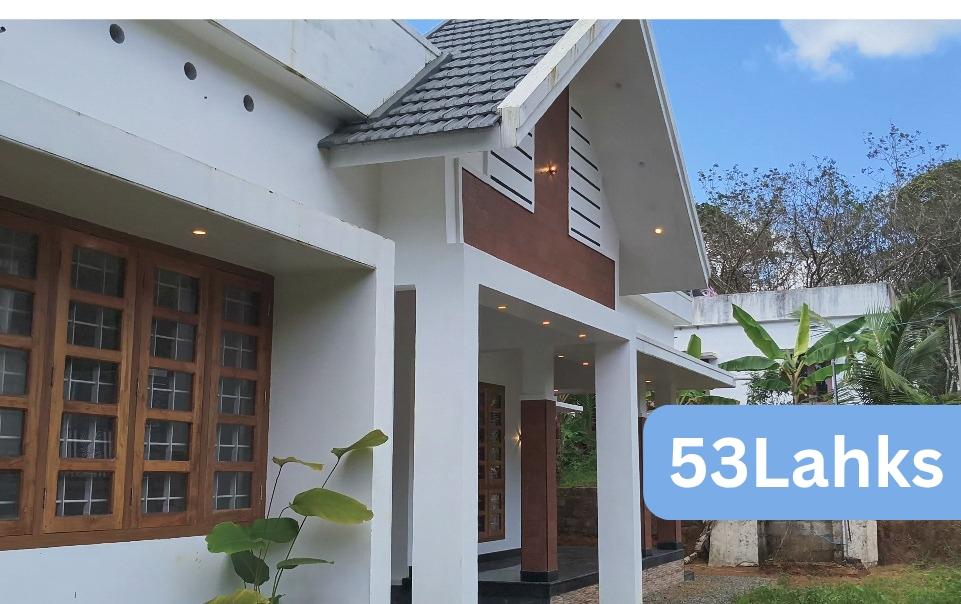 Puthupally 1500sft New home